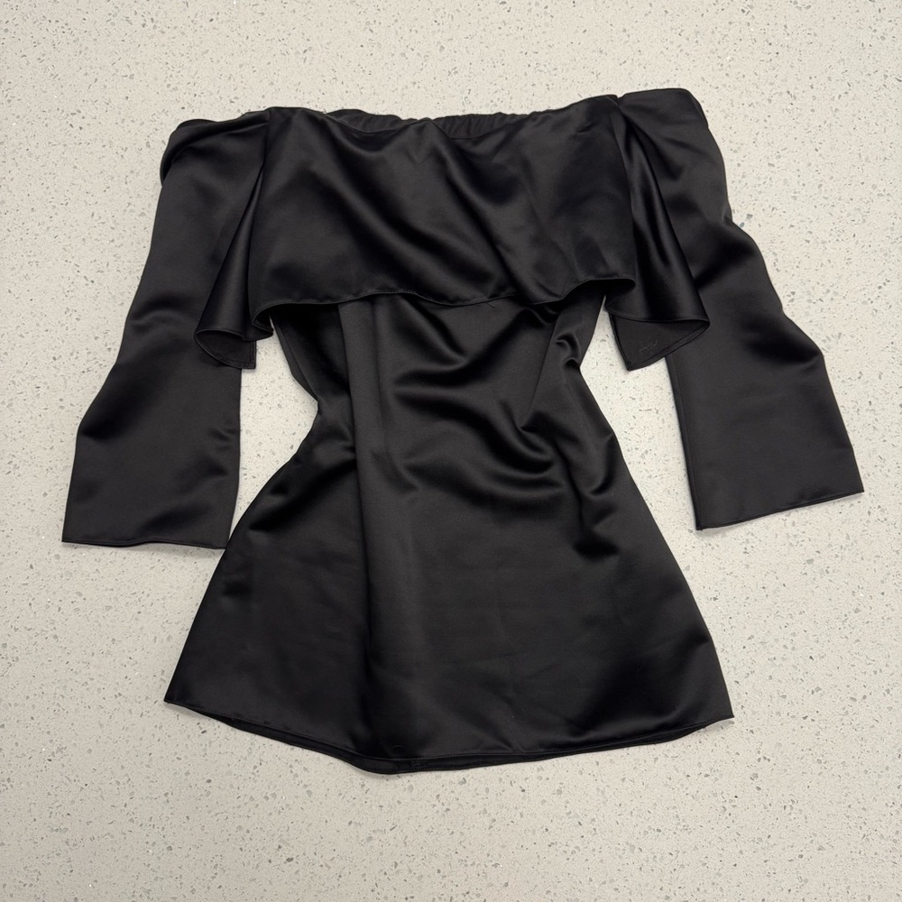 Elegant Black Off-Shoulder Dress - Picture 9 of 13
